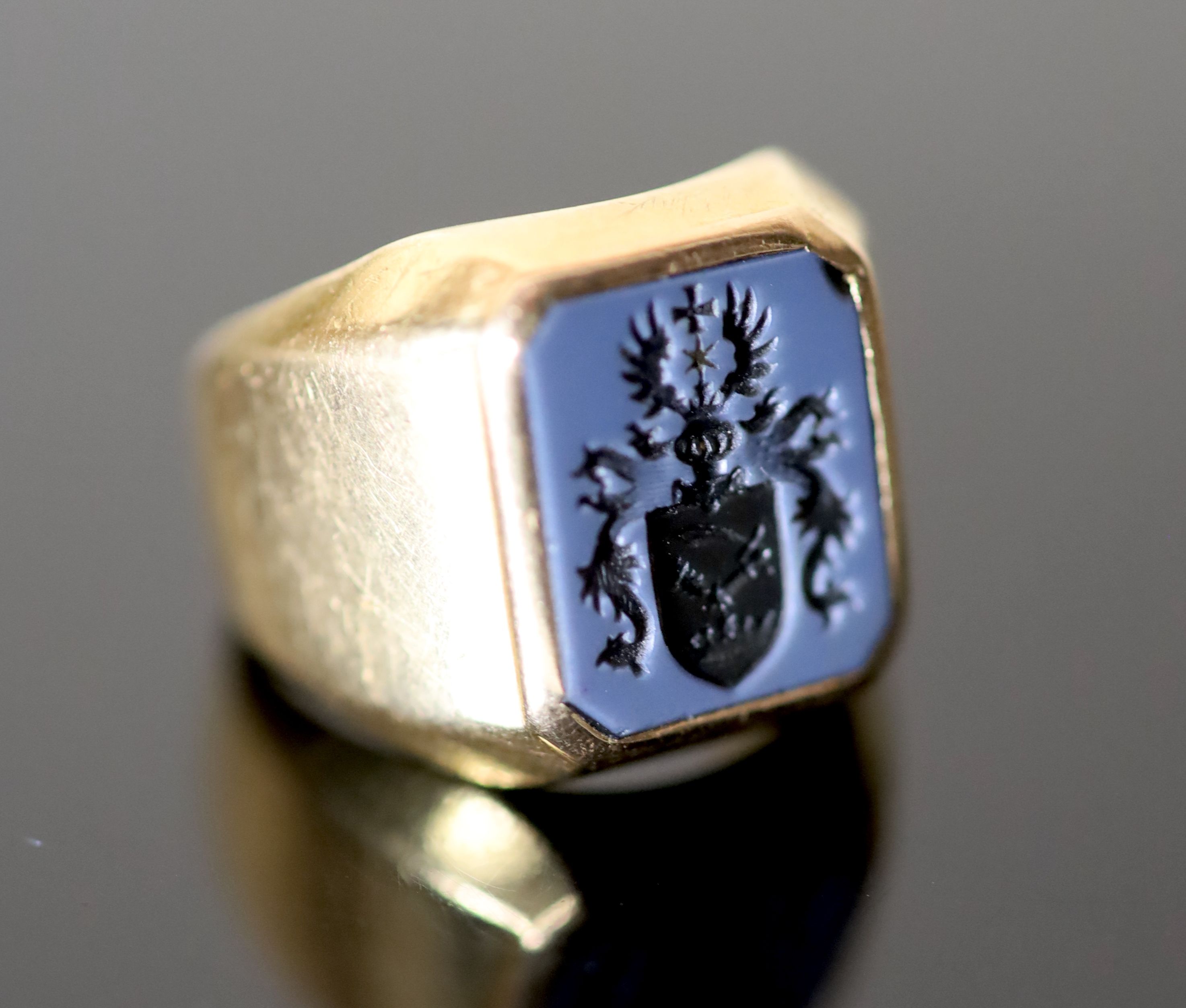 A mid 20th century continental 18ct gold and blue sardonyx set signet ring,
